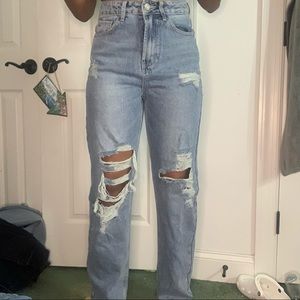 Distressed blue wash mom/boyfriends jeans